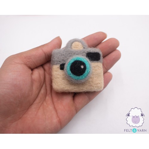 6x6cm Needle Felted Camera