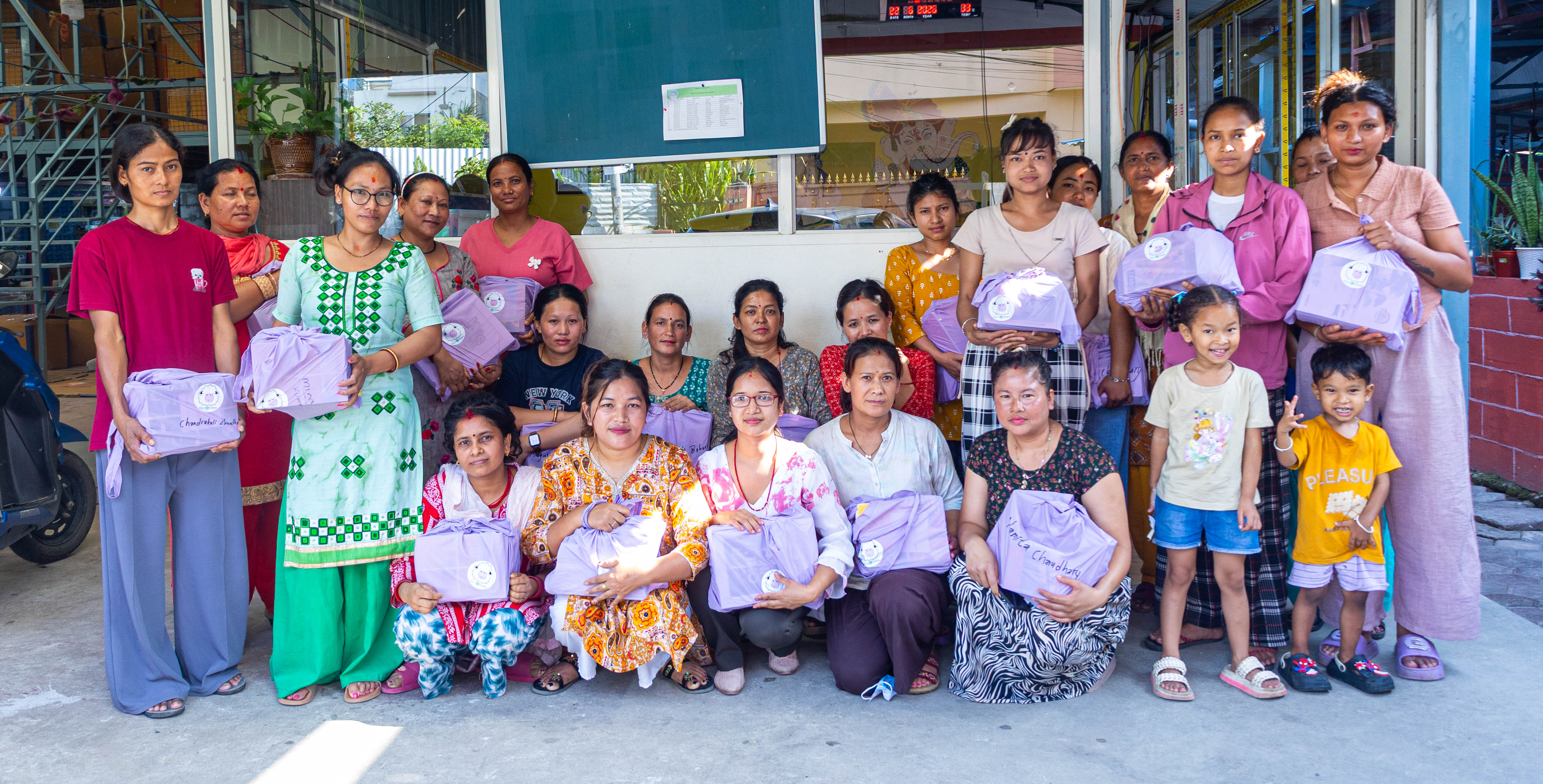 Stationery distribution program supported by Felt and Yarn Foundation